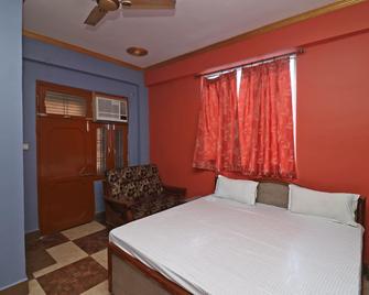 OYO Flagship 38000 Vaidehi Bhawan - Ayodhya - Bedroom