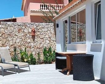 Dona Ana Guesthouse - Lagos - Patio