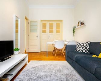 Whome Hideaway Family Apartment #1e - ליסבון - סלון