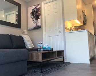 Niagara Luxury - Cozy Tiny Home Suite by the River - Welland - Living room