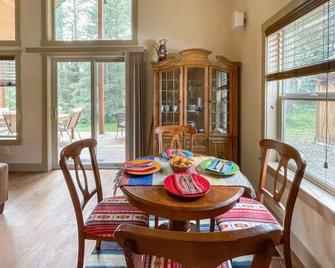 Pine Cone Cottage . - Donnelly