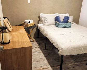 Welcome to Isla Nautical! Solar Panels available! - Arecibo - Bedroom