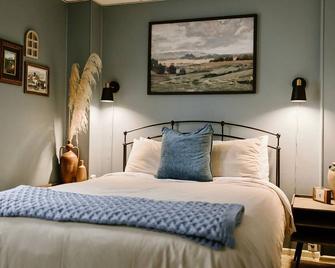 Spacious Home Near Lake MI w Fire Pit - Sheboygan - Bedroom