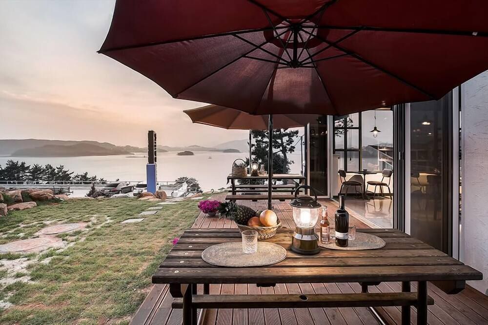 بلومينج بنسيون