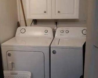 Pope's Museum Private Guest House on Historic Grounds. Pet-Friendly - Cairo - Lavandería