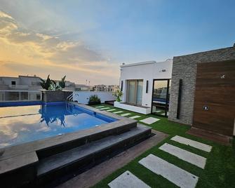 New Cairo's Poolside Oasis - New Cairo - Pool