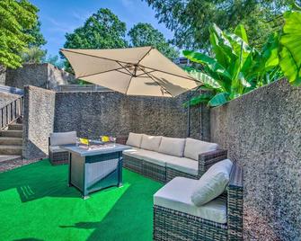 Grill and Community Perks Lake of the Ozarks Condo! - Lake Ozark - Patio