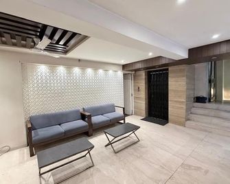 Hotel Manila - Ahmedabad - Front desk