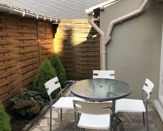 Duplex 3 persons -Village center-100 meters Yport beach 'Le petit coulant'. - Yport - Patio
