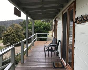 Warby Cottage - Wangaratta - Balcony