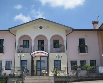Locanda Alla Rosa - Lusiana - Gebäude