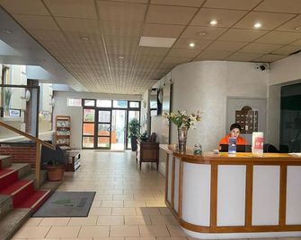 Hôtel la Poularde - Gien - Recepción