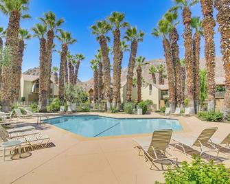 Pet-Friendly Indian Wells Unit with Balcony and Views! - Indian Wells - Alberca