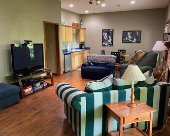 Family Vaca walk path to Barren River Lake. Kayak/Canoes/dock - Scottsville - Sala de estar