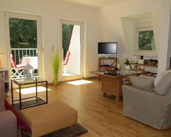 Weißes Haus am Kurpark, Fewo Waldblick - Bad Suderode - Wohnzimmer