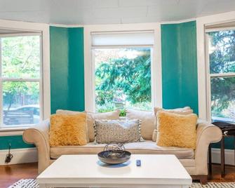 Large Funky 2 Or 3 Bedroom Unit In Prime - Seattle - Wohnzimmer