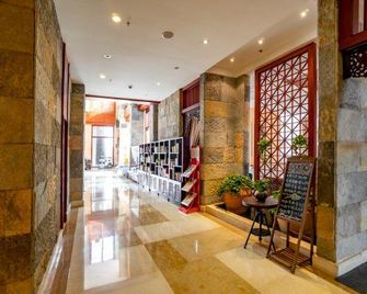 Maple Palace Hotel - Kunming - Recepción