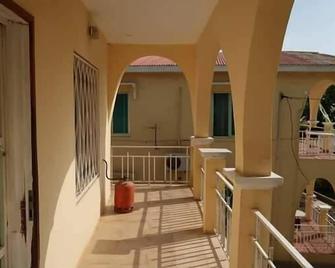 Harmony house apartments - Serrekunda - Balkon