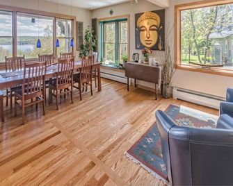 Moonshadow B&B - Hammondsport