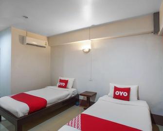 Capital O 75412 V Resort - Nakhon Nayok - Habitación