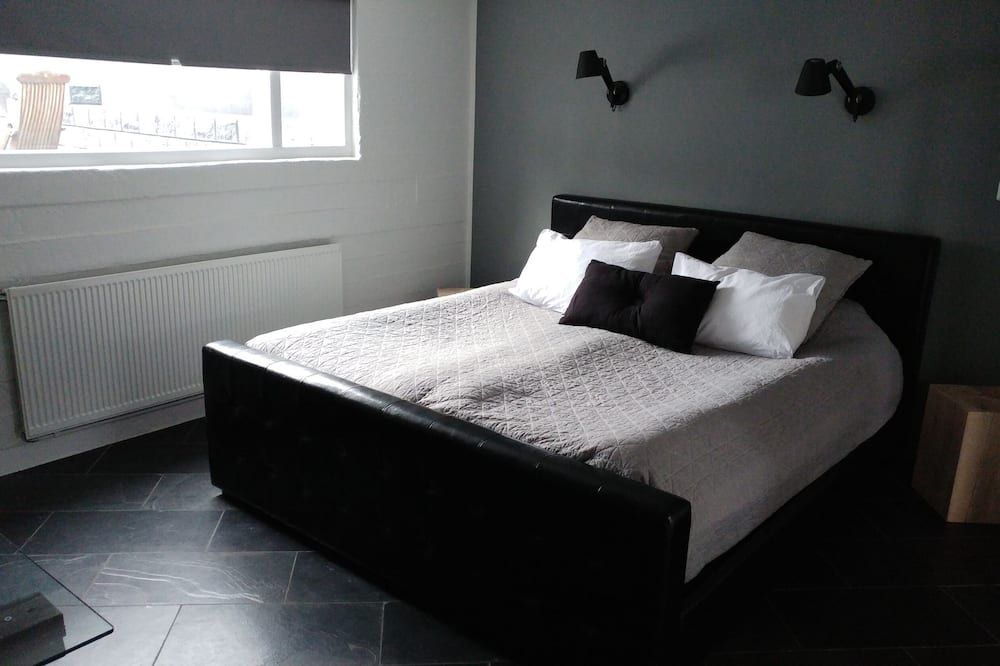 Cozy little apartment in the quiet Laugardalur valley area - רייקיאוויק - חדר שינה