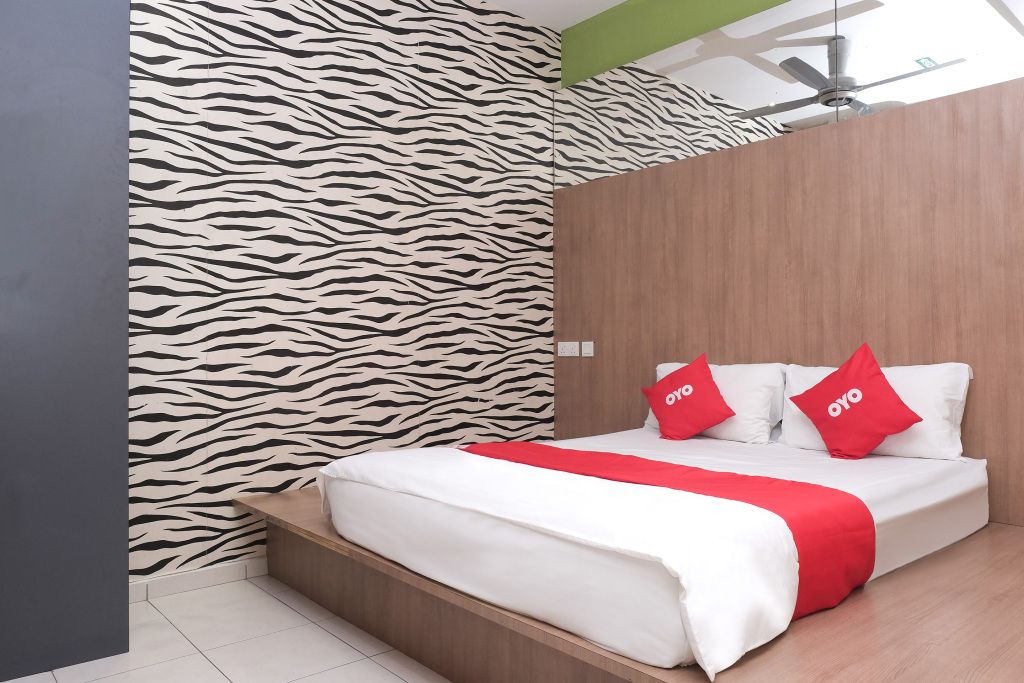 Super OYO 89930 Golden Guest House - קואנטאן - חדר שינה