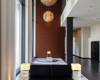 Steigenberger Airport Hotel Berlin - Schonefeld - Лоббі
