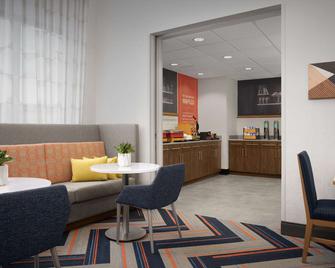Hampton Inn & Suites Williston - Williston - Dining room