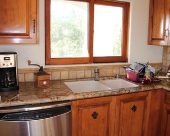 Paradise View Guest House - Malibu - Cucina