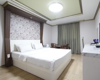 California Hotel - Tongyeong - Habitación