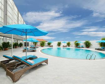 Eastin Grand Hotel Saigon - Ho Chi Minh City - Pool