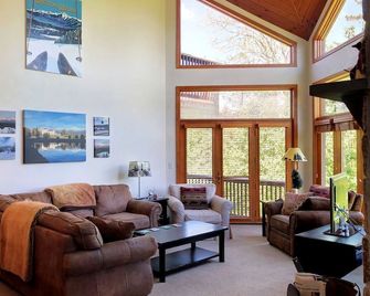 C6 Beautiful views from this Crawford Ridge Townhome a short walk from the slopes - Carroll - Вітальня