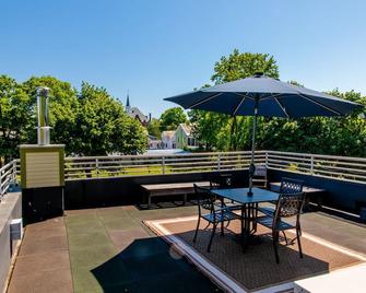 Dwntwn home, Prvt Rooftop and Soaking Tub! - Burlington - Balcony