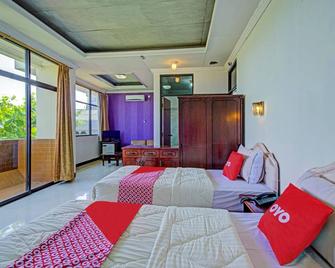 OYO 3934 Hotel Istana - Pekalongan - Slaapkamer