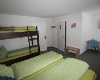 Hotel Weisses Roessli - Göschenen - Bedroom