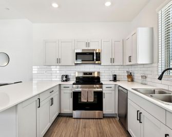 Radiance Reverie Home in Casa Grande with Pool,BBQ - Casa Grande - Keuken