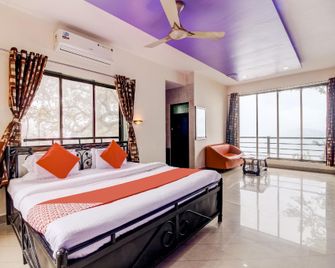 OYO Hotel Ayaan Valley House - Matheran - Bedroom