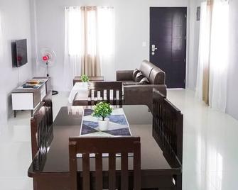 Cozy and homelike accommodations - Olongapo - Dining room