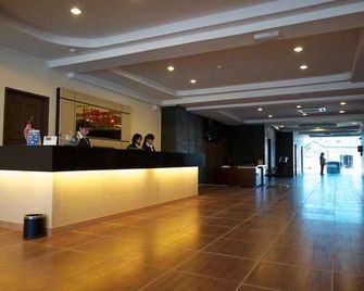 Han Palace Hotel Semporna - Semporna - Front desk