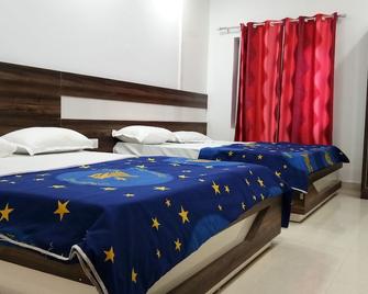 Puri Guest House - Amritsar - Schlafzimmer