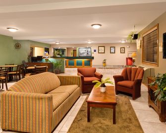 Super 8 by Wyndham Lynchburg VA - Lynchburg - Reception
