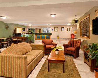 Super 8 by Wyndham Lynchburg VA - לינצ'בורג - לובי