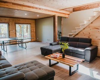 Lux waterfront all inclusive on Ottawa River - Bryson - Living room