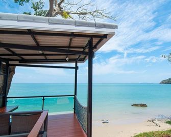 Koh Sirey Beachfront Pool Villa - Ratsada