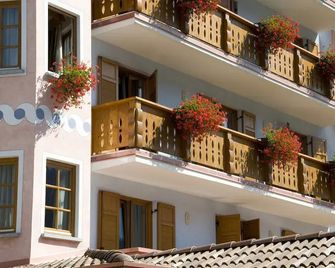 Hotel Sasso Rosso - Commezzadura - Building