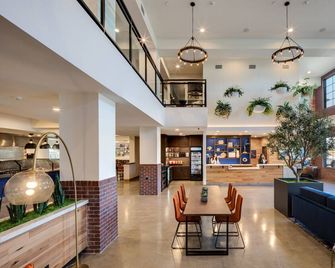 Ayres Hotel Rialto Fontana - Redlands - Lobby