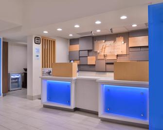 Holiday Inn Express Hotel and Suites Mesquite, an IHG Hotel - Месквіт - Кухня