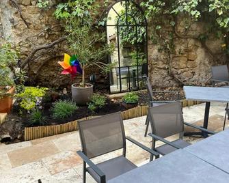 Hôtel Lou Cigaloun - Orange - Patio