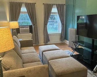 Uptown Geneva Rowhouse Flat - Geneva - Soggiorno