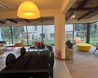 New gourmet house with sea view next to the castle - Mata de São João - Dining room